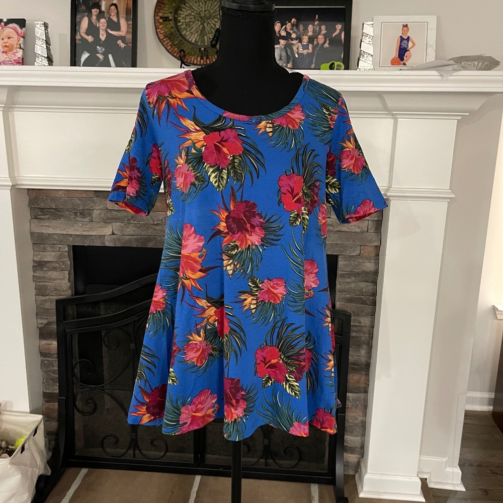 NWT's LulaRoe XS Tropical Perfect T